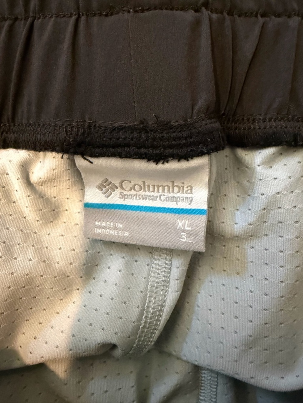 Columbia Women's Athletic Shorts in Black and Tan - Picture 3 of 8